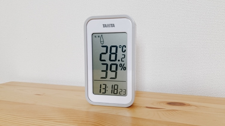 暑い・寒いを感覚だけに頼らない。毎日見ている温湿度計｜タニタTT-559