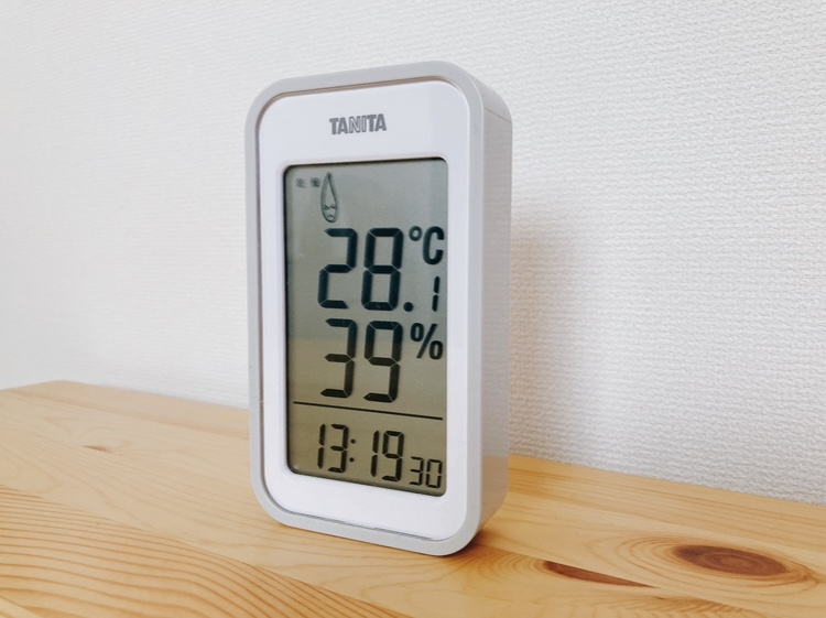 タニタのデジタル温湿度計TT-559