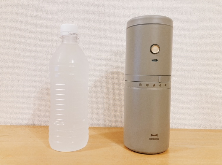 500mlのペットボトルとBRUNOのパーソナル電動ミルコーヒーメーカー