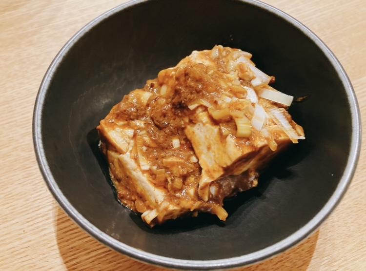 麻婆豆腐をよそったところ