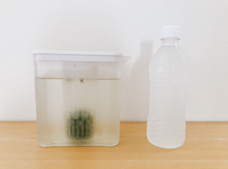 タワー棚に入れられる冷水筒と500mlのペットボトルと比べたところ