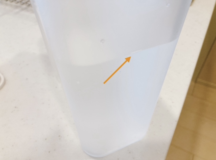 タワー棚に入れられる冷水筒の目盛り(1l)