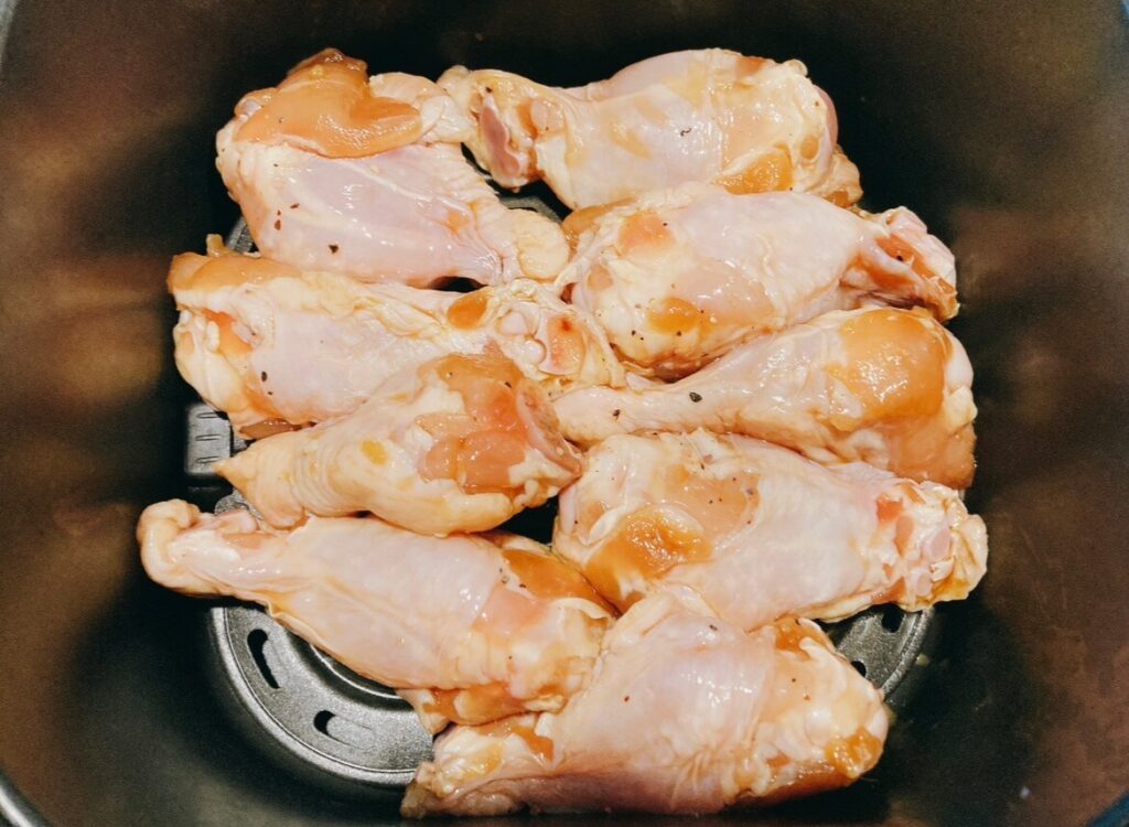 COSORIで手羽元を焼くところ
