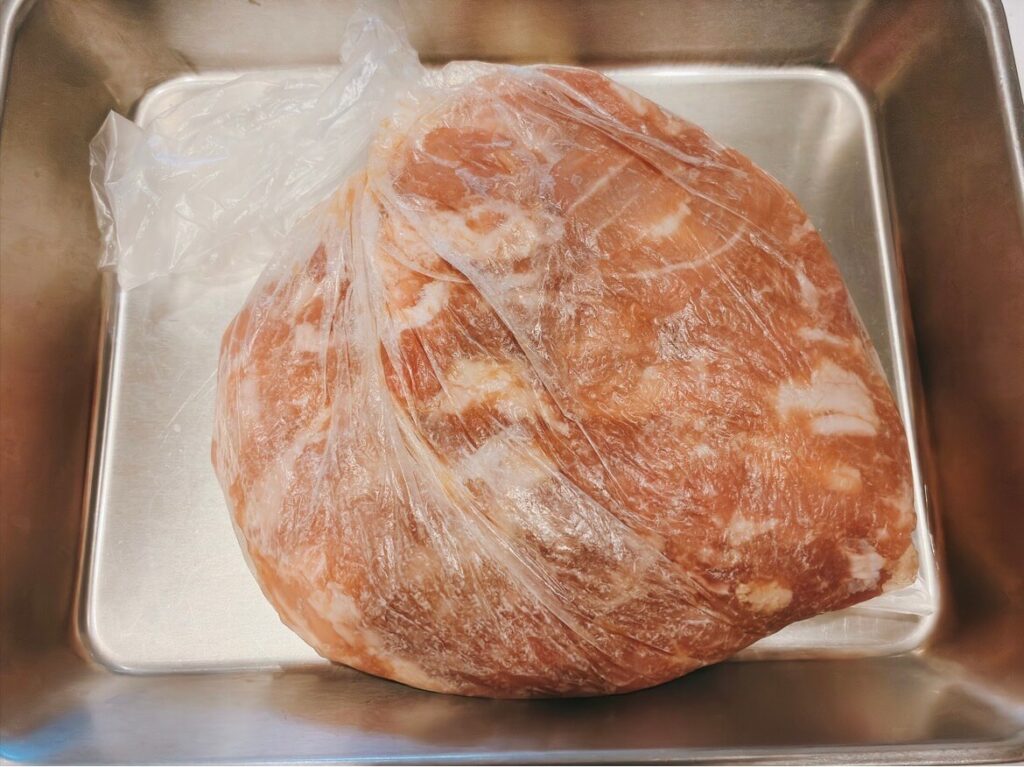 豚こま肉に醤油、酒、生姜、にんにくを揉み込み、30分ほど置く。